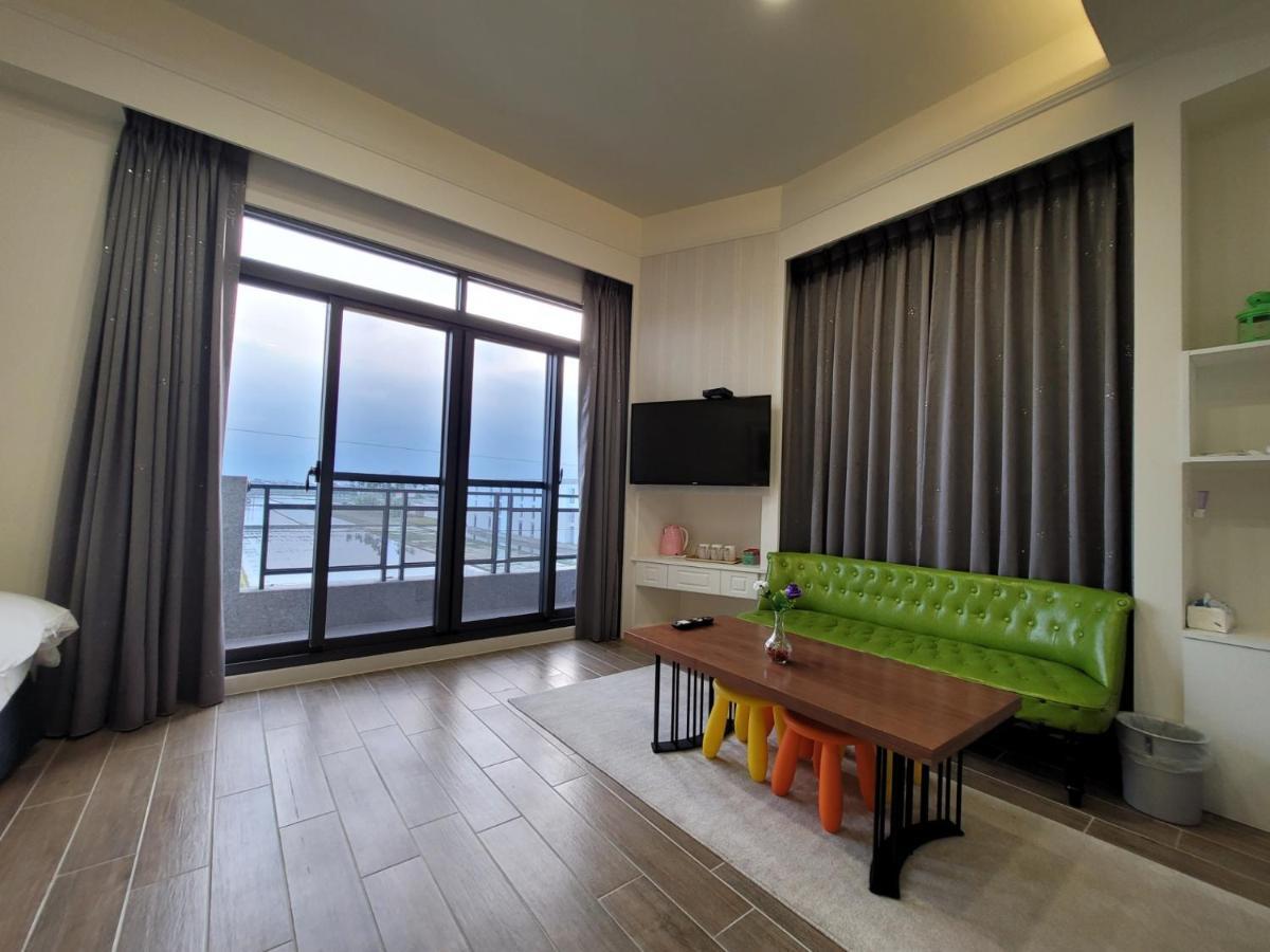 渡小夜電梯民宿 Yilannight B&B وجي المظهر الخارجي الصورة